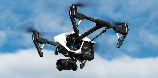 Aluger de drone e operador para captação de imagens aéreas